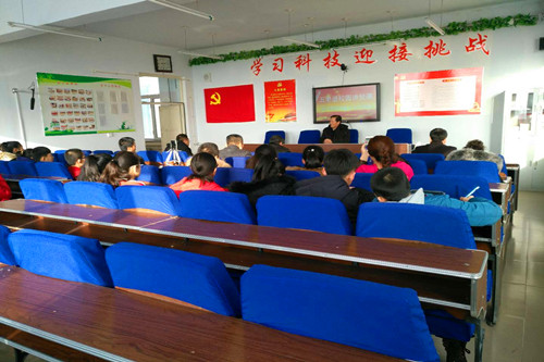 黑龙江肇源县教育365bet网上足球_365bet赌城投注_365bet在线官网开展五老进校园讲“两史”主题教育活动
